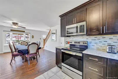 20 Bridge Lane, Hicksville, NY 11801 - Photo 8