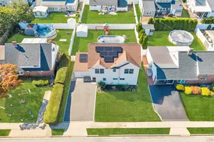 20 Bridge Ln, Hicksville, NY 11801 - Photo 2