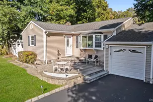 2880 Brookfield Dr, Yorktown Heights, NY 10598 - Photo 2