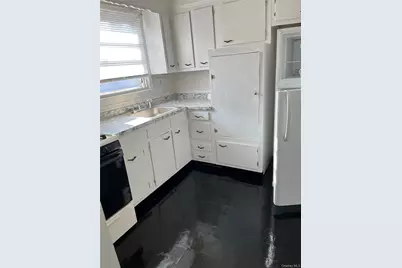 [Address not provided], Hempstead, NY 11550 - Photo 4