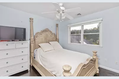 42 Old Neck Court, Manorville, NY 11949 - Photo 22