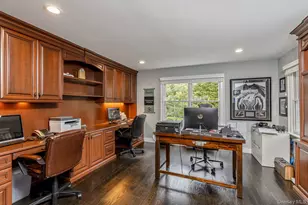 42 Old Neck Ct, Manorville, NY 11949 - Photo 4