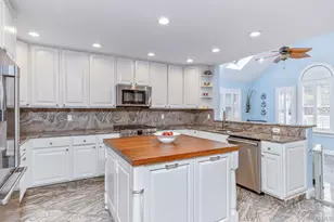42 Old Neck Ct, Manorville, NY 11949 - Photo 8