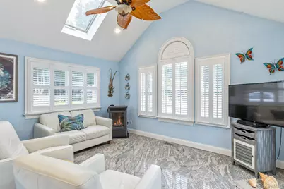 42 Old Neck Court, Manorville, NY 11949 - Photo 16