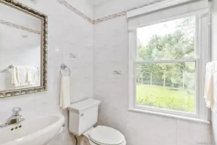 42 Old Neck Ct, Manorville, NY 11949 - Photo 12