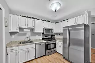 366 Country Club Ln, Pomona, NY 10970 - Photo 4