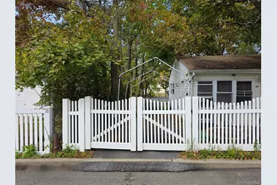 44 Carnegie Avenue, Elmont, NY 11003 - Photo 10