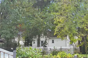 44 Carnegie Ave, Elmont, NY 11003 - Photo 6