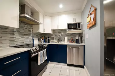 7-24 166th Street #7A, Whitestone, NY 11357 - Photo 2