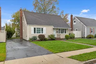 55 Audrey Ave, Plainview, NY 11803 - Photo 2