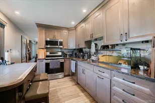 54 Hickory Ln, Levittown, NY 11756 - Photo 8