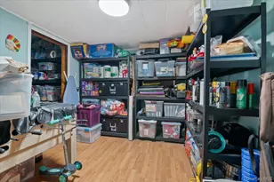 54 Hickory Ln, Levittown, NY 11756 - Photo 16