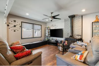 54 Hickory Lane, Levittown, NY 11756 - Photo 4