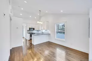 21 Ireland Pl, Copiague, NY 11726 - Photo 12