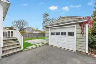 21 Ireland Pl, Copiague, NY 11726 - Photo 6