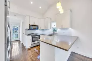 21 Ireland Pl, Copiague, NY 11726 - Photo 16