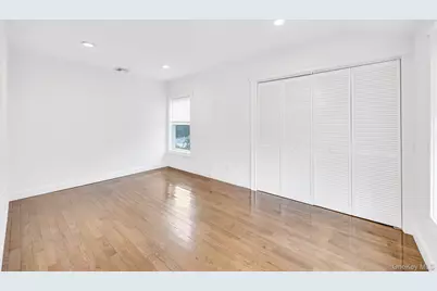 21 Ireland Place, Copiague, NY 11726 - Photo 24