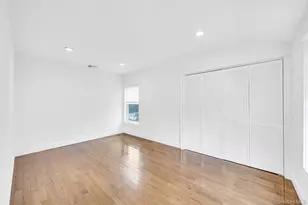 21 Ireland Pl, Copiague, NY 11726 - Photo 24