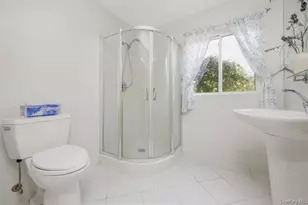 19 Wayside Ln, Wantagh, NY 11793 - Photo 14