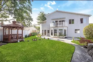 19 Wayside Ln, Wantagh, NY 11793 - Photo 34