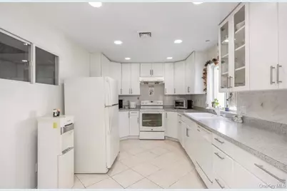 19 Wayside Lane, Wantagh, NY 11793 - Photo 10
