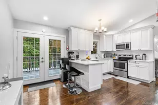 25 Hitching Post Ln, Glen Cove, NY 11542 - Photo 14