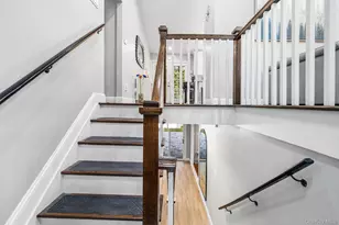 25 Hitching Post Ln, Glen Cove, NY 11542 - Photo 6