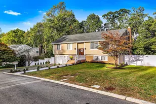 25 Hitching Post Ln, Glen Cove, NY 11542 - Photo 4