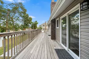 25 Hitching Post Ln, Glen Cove, NY 11542 - Photo 38
