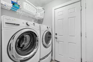 25 Hitching Post Ln, Glen Cove, NY 11542 - Photo 28