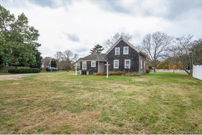 811 Locust Avenue, Bohemia, NY 11716 - Photo 20