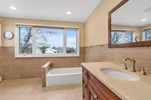 2884 Bay Dr, Merrick, NY 11566 - Photo 10