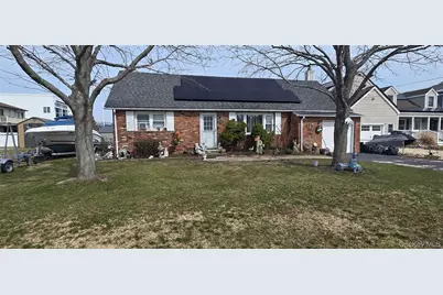 7 Fairlawn Court, Shirley, NY 11967 - Photo 1