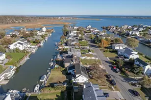 7 Fairlawn Ct, Shirley, NY 11967 - Photo 4