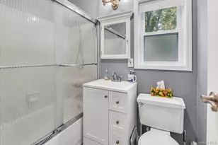 109 Cardinal Ln, Islip, NY 11751 - Photo 10