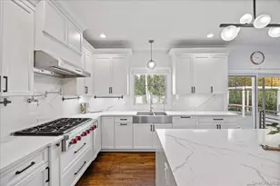 60 Moss Ln, Jericho, NY 11753 - Photo 14