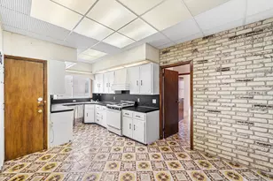 6613 10th Ave, Brooklyn, NY 11219 - Photo 14