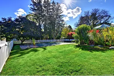 8 Prairie Road, Huntington Station, NY 11746 - Photo 30