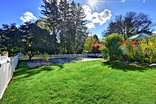 8 Prairie Rd, Huntington Station, NY 11746 - Photo 30