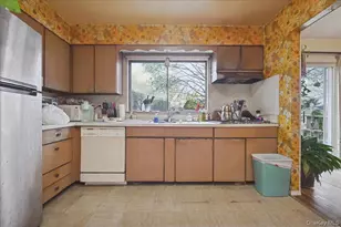 122 Haypath Rd, Bethpage, NY 11714 - Photo 10