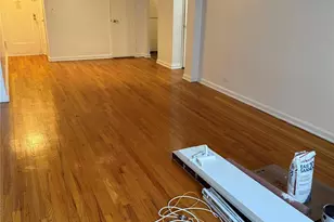 325 E 201st St, Bronx, NY 10458 - Photo 18