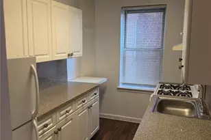 325 E 201st St, Bronx, NY 10458 - Photo 16