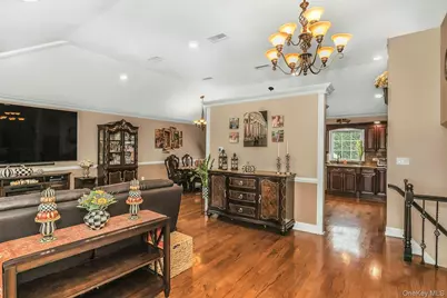 944 Plum Tree Road W, Westbury, NY 11590 - Photo 4