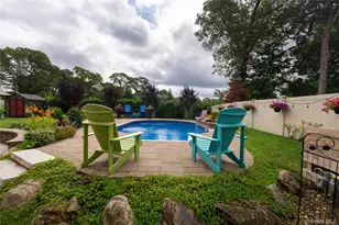 11 Mohegan Ln, Commack, NY 11725 - Photo 24