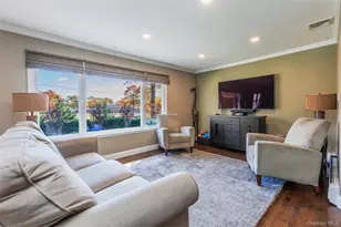 11 Mohegan Ln, Commack, NY 11725 - Photo 4