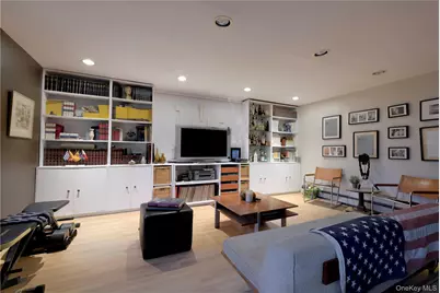 301 Park Lane, Douglaston, NY 11363 - Photo 18