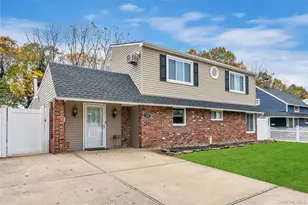 200 Willowood Dr, Wantagh, NY 11793 - Photo 2