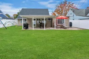 200 Willowood Dr, Wantagh, NY 11793 - Photo 24