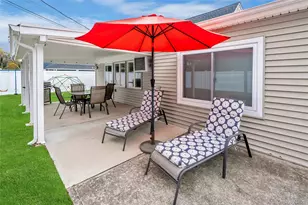 200 Willowood Dr, Wantagh, NY 11793 - Photo 26