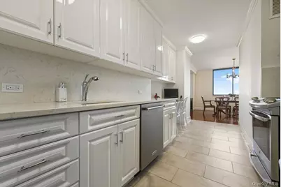 27010 Grand Central Parkway #17K, Floral Park, NY 11005 - Photo 16